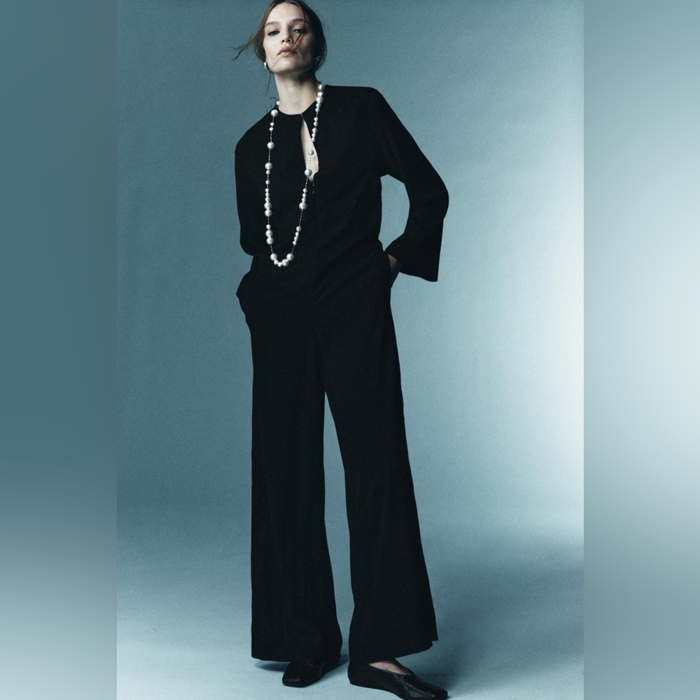 ZARA Limited Edition Black Minimal
Jumpsuit